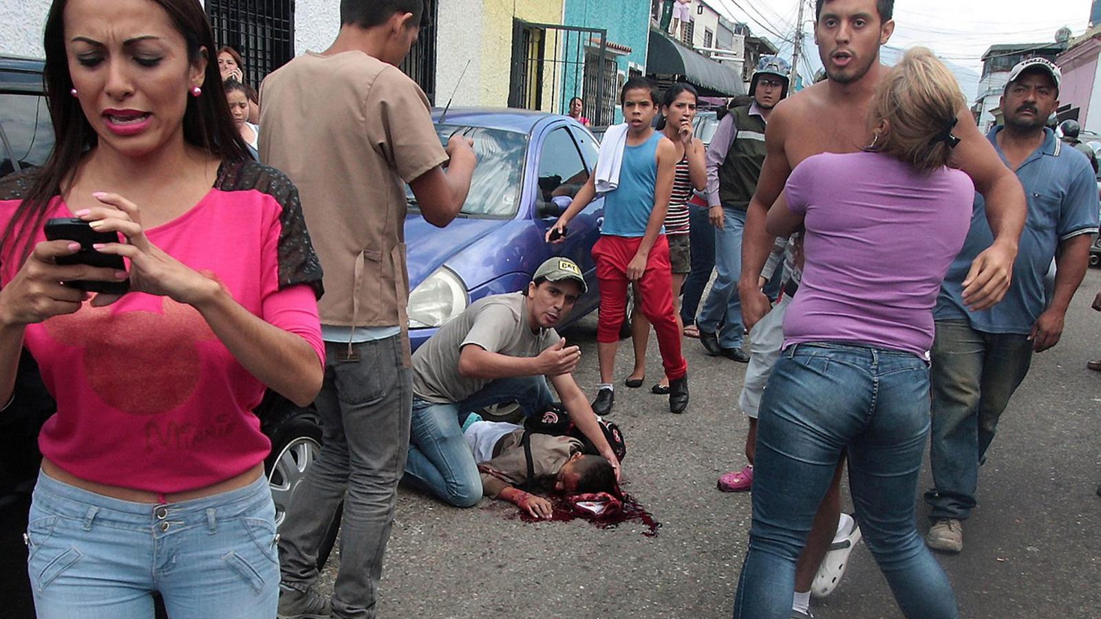 Detingut un policia  a Veneçuela per la mort d’un noi de 14 anys