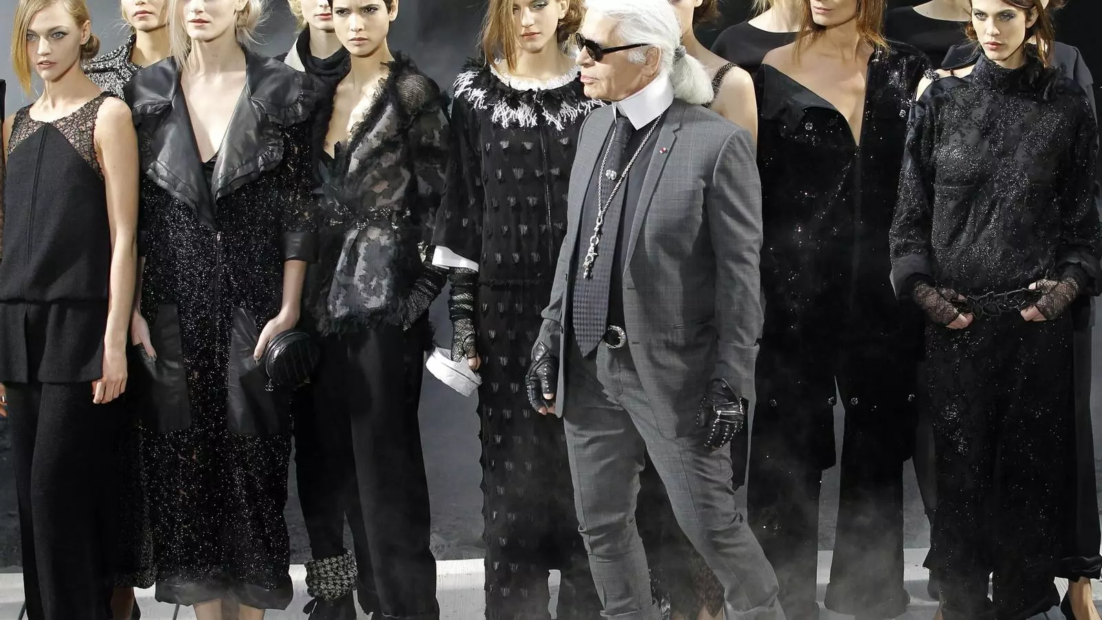 Karl Lagerfeld desfila a la Setmana de la Moda de París