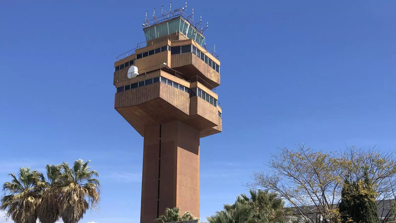 L'antiga torre de control de la T2, que acollirà el nou espai d'Aena Ventures.