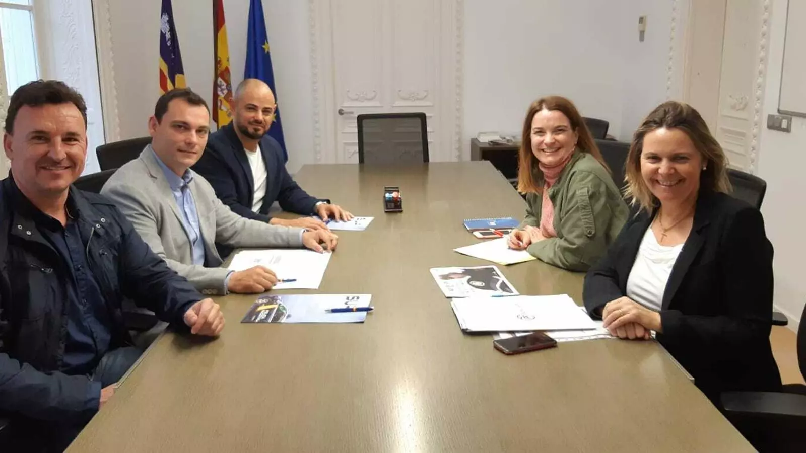 Salom i Prohens, reunides amb representats d'associacions policials.