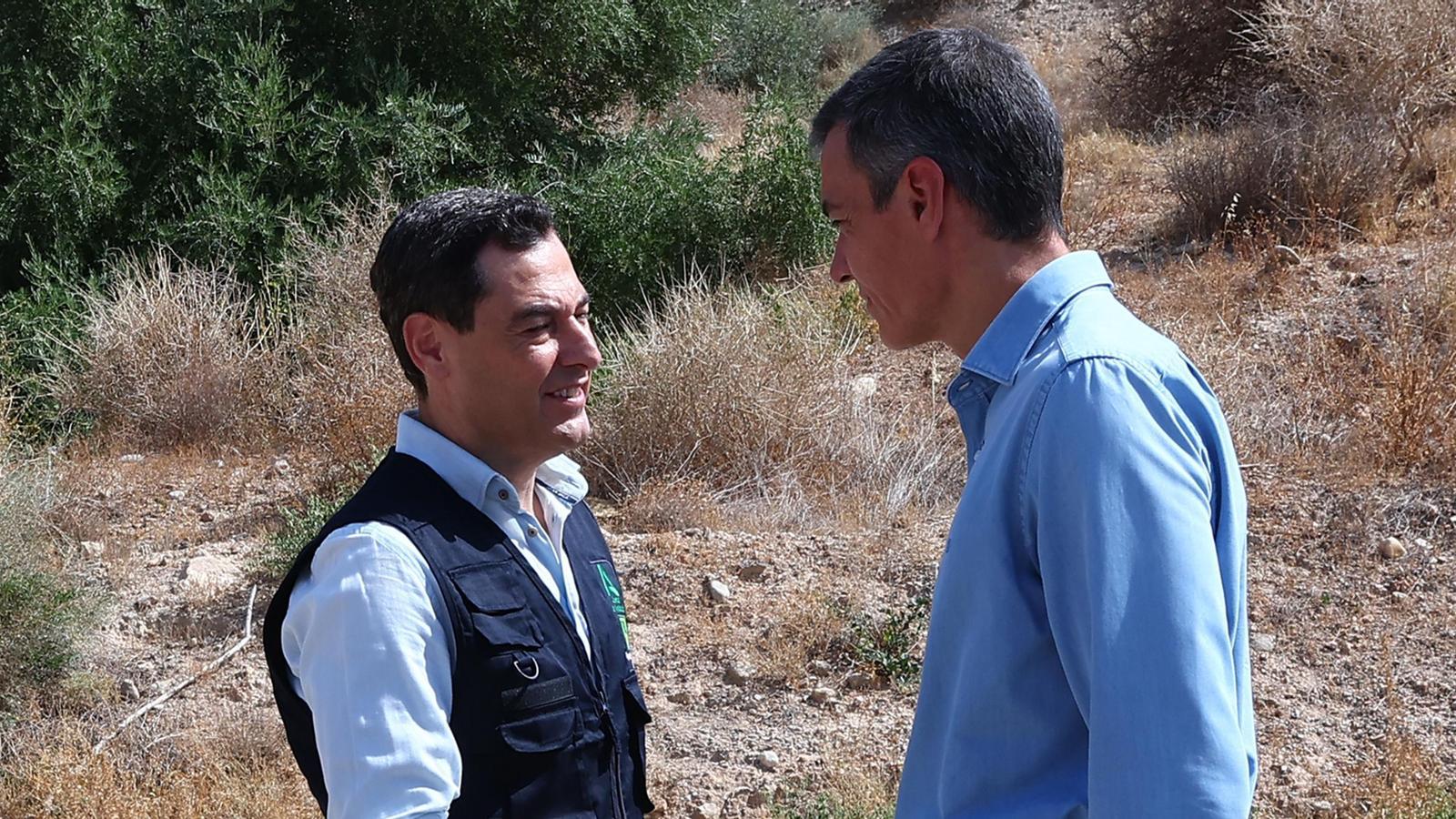 El presidente español, Pedro Sánchez, y el presidente de la Junta de Andalucía, Juanma Moreno Bonilla