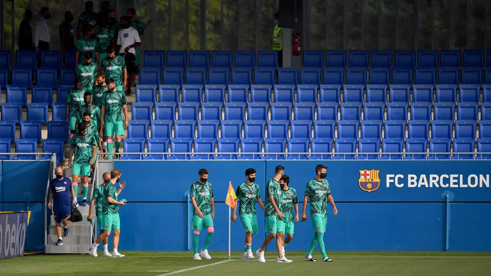 Els jugadors del Barça entrant a l’Estadi Johan Cruyff abans d’un partit de preparació.
