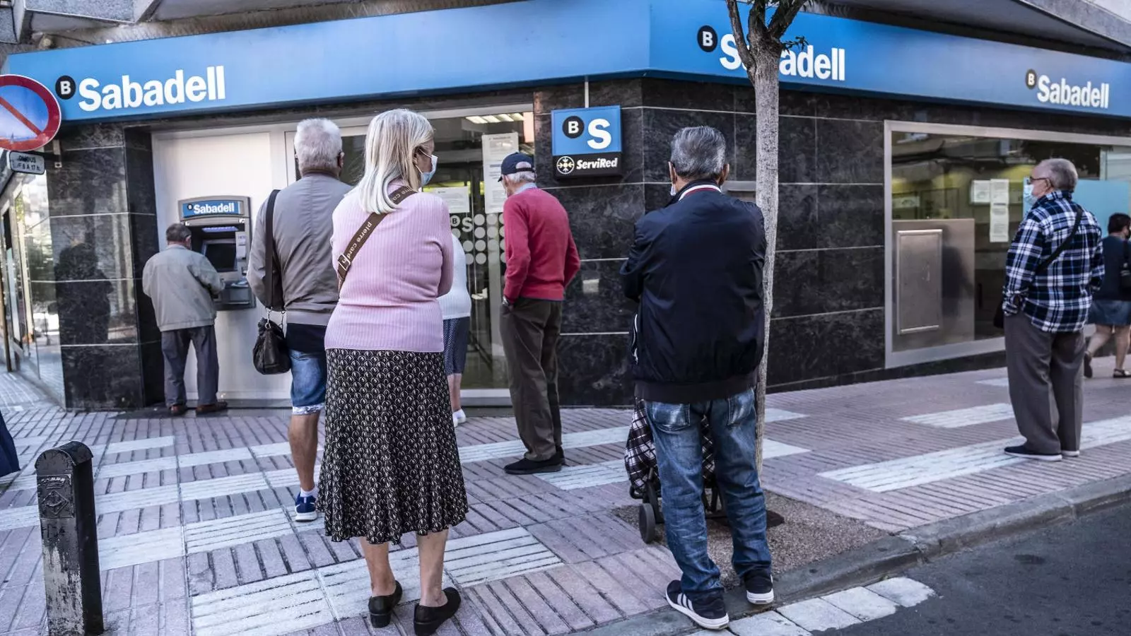 Una oficina del Banc Sabadell a Cornellà en una imatge d’arxiu.