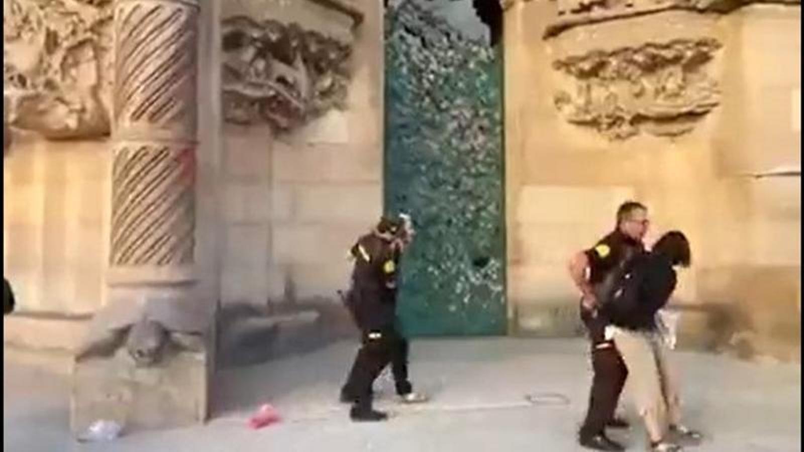 Private security agents from the Sagrada Família arrested the two activists.