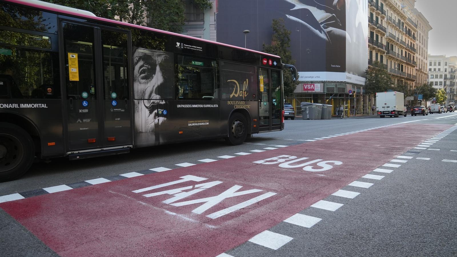 Pilot test of the new signage in Barcelona to speed up bus mobility.