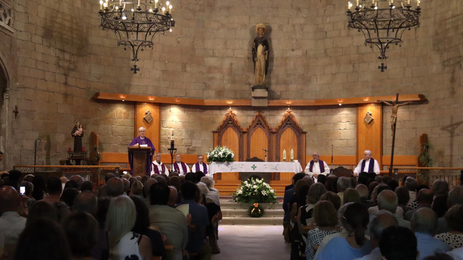A picture of the ceremony inside the church of Sant Domènec of Balaguer