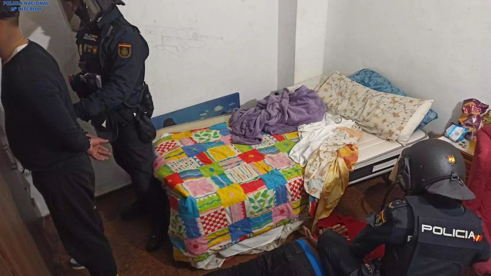 Agents de la Policia Nacional detenen a dos homes per corrupció de menors i tràfic de drogues a Palma.
