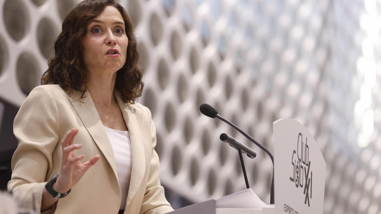 The Madrid president, Isabel Díaz Ayuso, in an informative meeting at the Siglo XXI Club