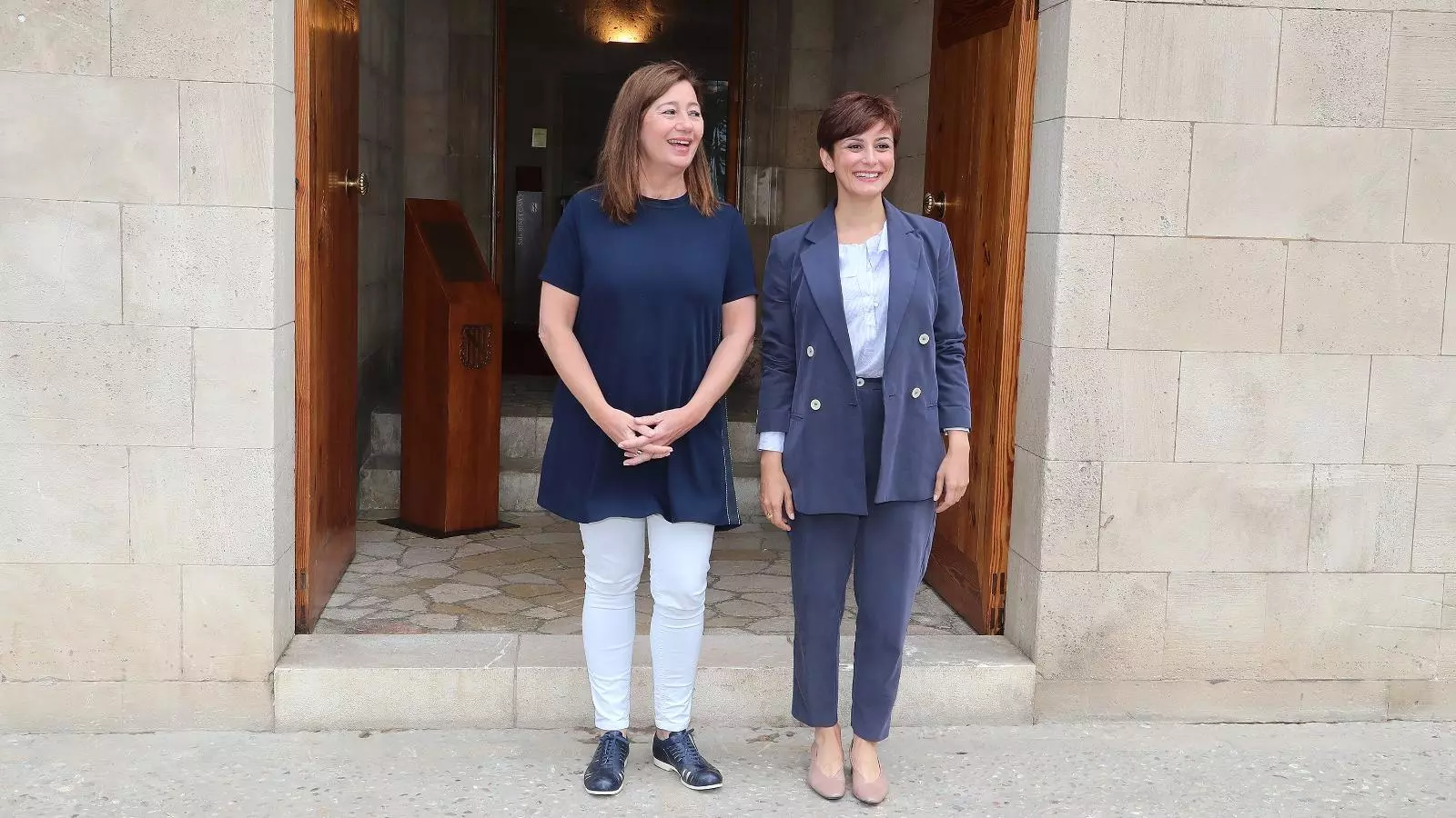 La presidenta del Govern, Francina Armengol, i la ministra de Política Territorial, Isabel Rodríguez