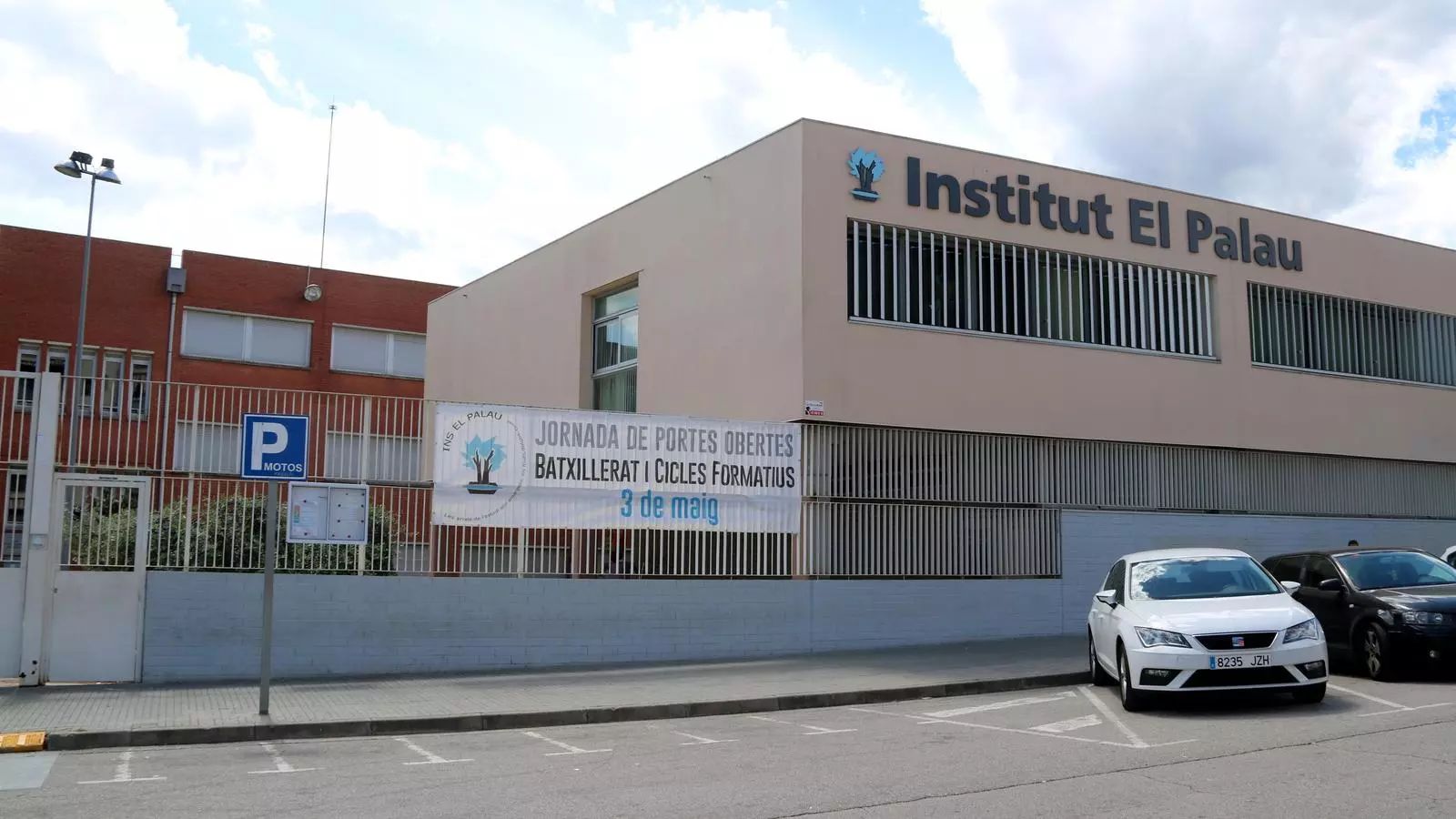 "Jo també soc docent del Palau": les xarxes es mobilitzen en suport dels nou professors de Sant Andreu