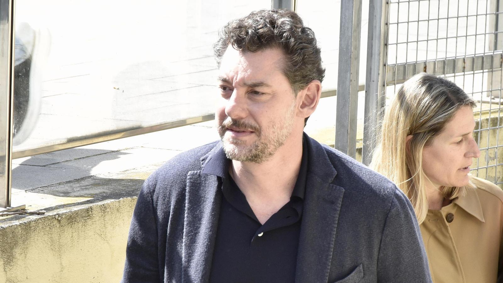 Jonathan Andic saliendo de los juzgados de Martorell.