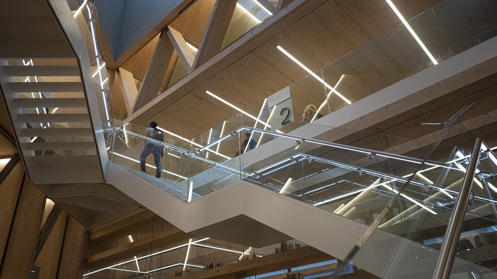 Interior de la biblioteca García Márquez
