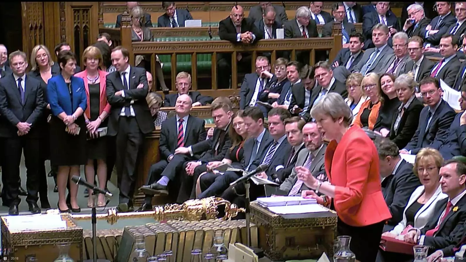 Theresa May intervenint en una sessió del Parlament