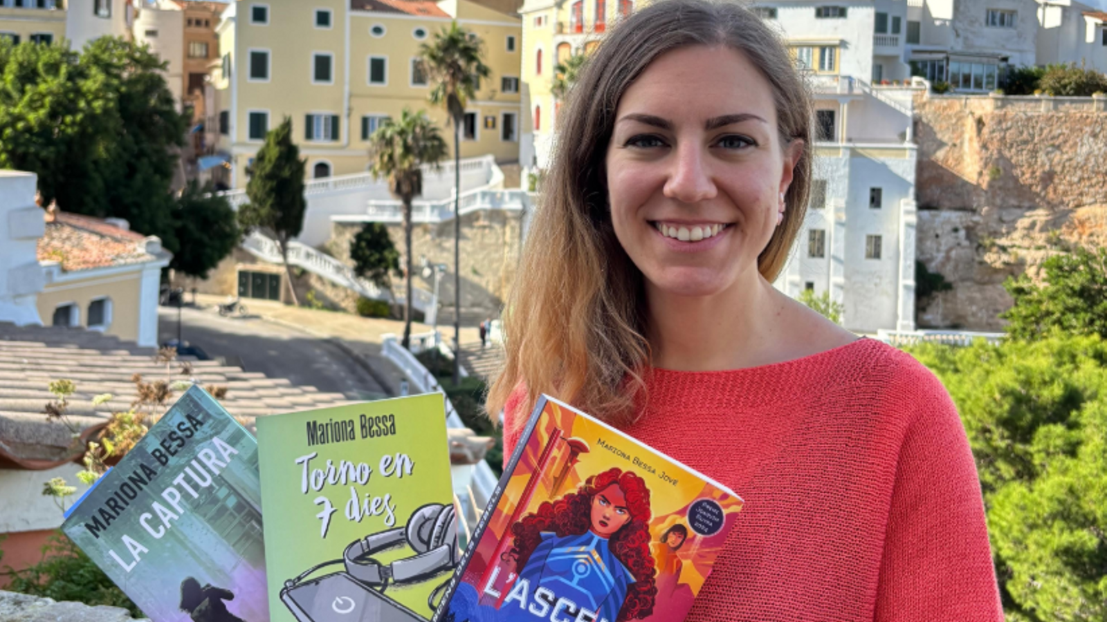 L'autora Mariona Bessa amb els seus llibres.