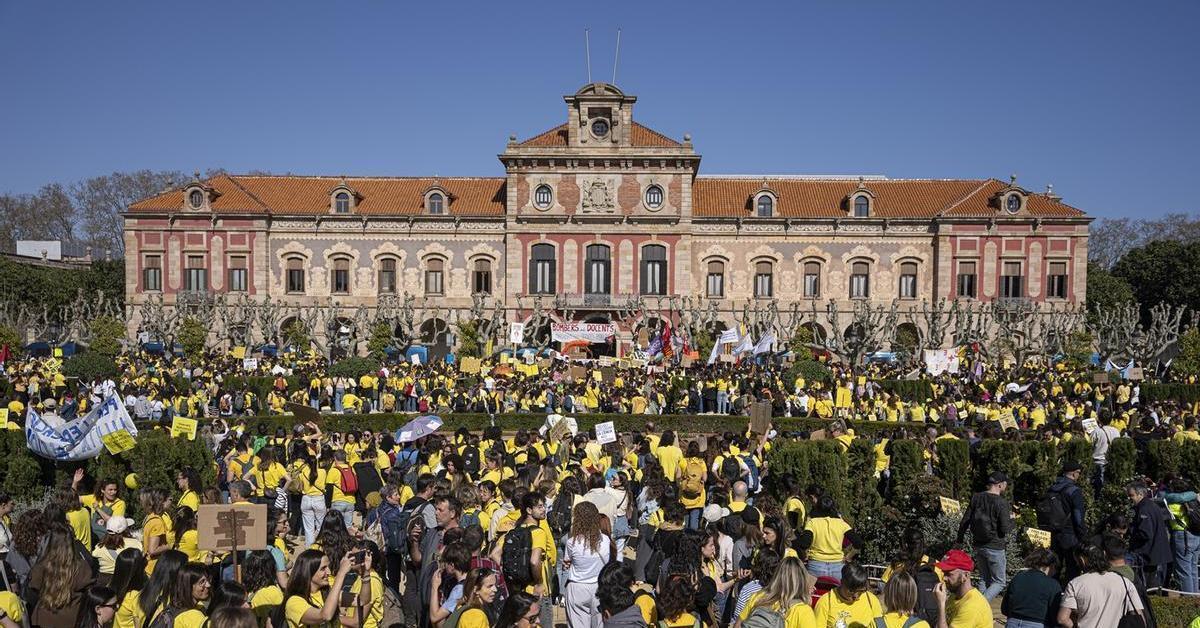 Malestar dels sindicats d'educació per la carta que s'ha enviat a les famílies en què es detalla el sou dels docents
