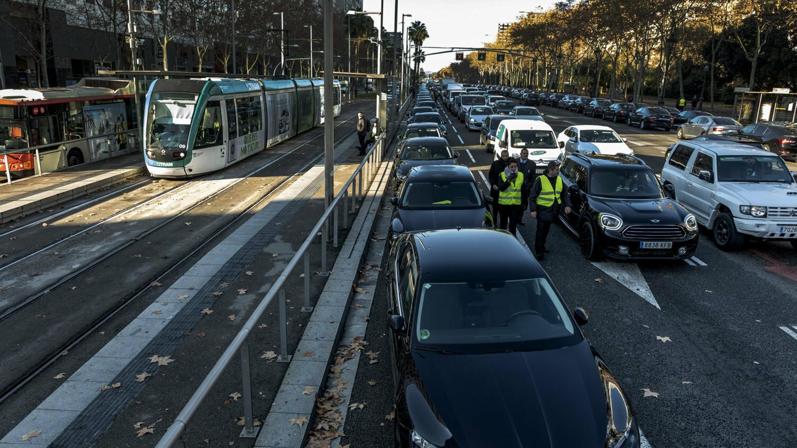 Imatge de la protesta dels conductors de vehicles VTC a la Diagonal de Barcelona, el mes de gener passat, en protesta pel decret de la Generalitat.