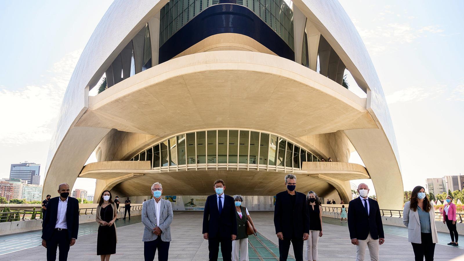 El president de la Generalitat Valenciana, Ximo Puig, el president de l'Acadèmia de Cinema, Mariano Barroso, i diversos alts càrrecs polítics i culturals a la presentació dels Premis Goya