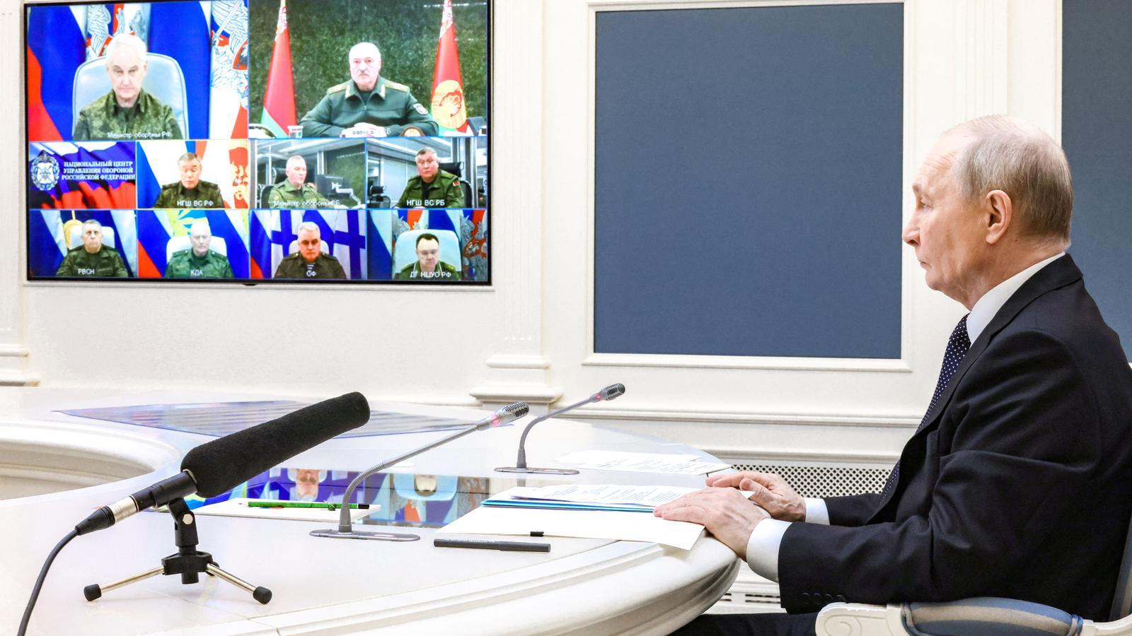 Vladimir Putin in videoconference with Alexander Lukashenko during joint military maneuvers.