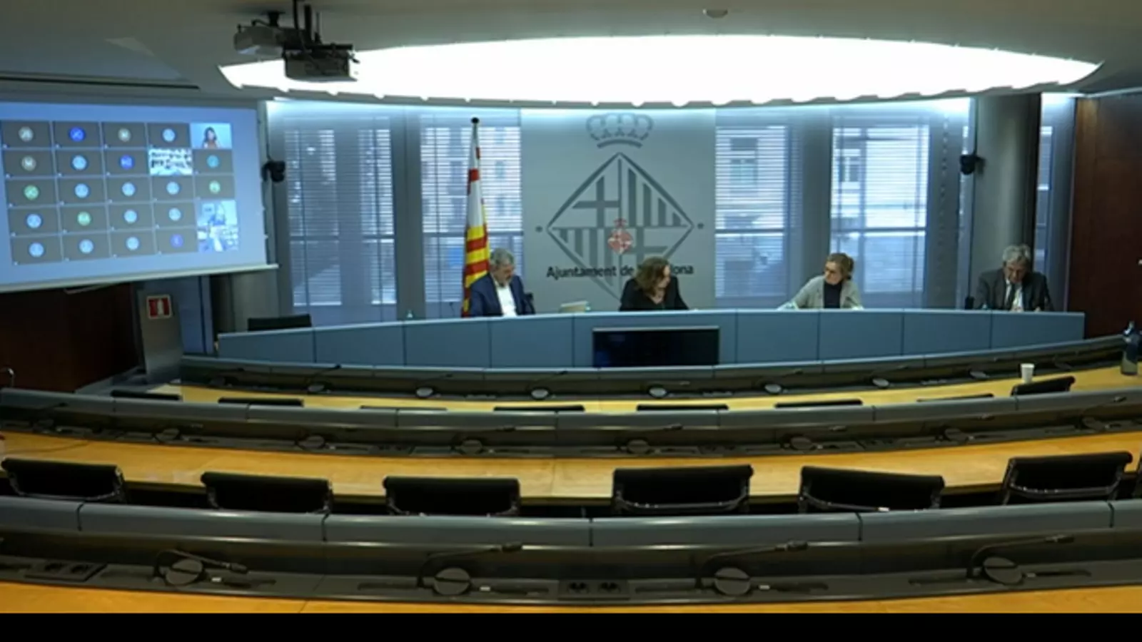 Jaume Collboni, Ada Colau i Gemma Tarafa han seguit el ple de manera presencial