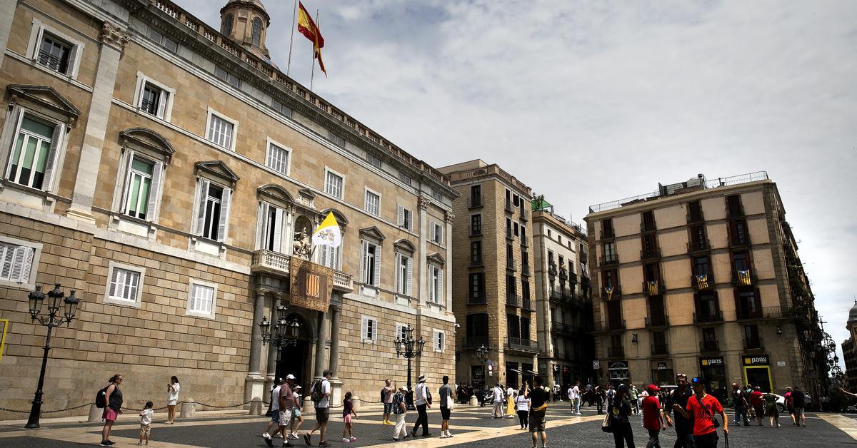 Per què oneja la bandera del Vaticà a la Generalitat i l'Aju