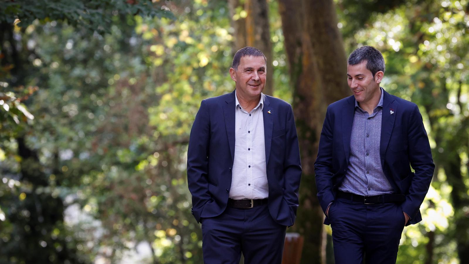 El coordinador general de Bildu, Arnaldo Otegi, i el secretari general de Sortu, Arkaitz Rodríguez.