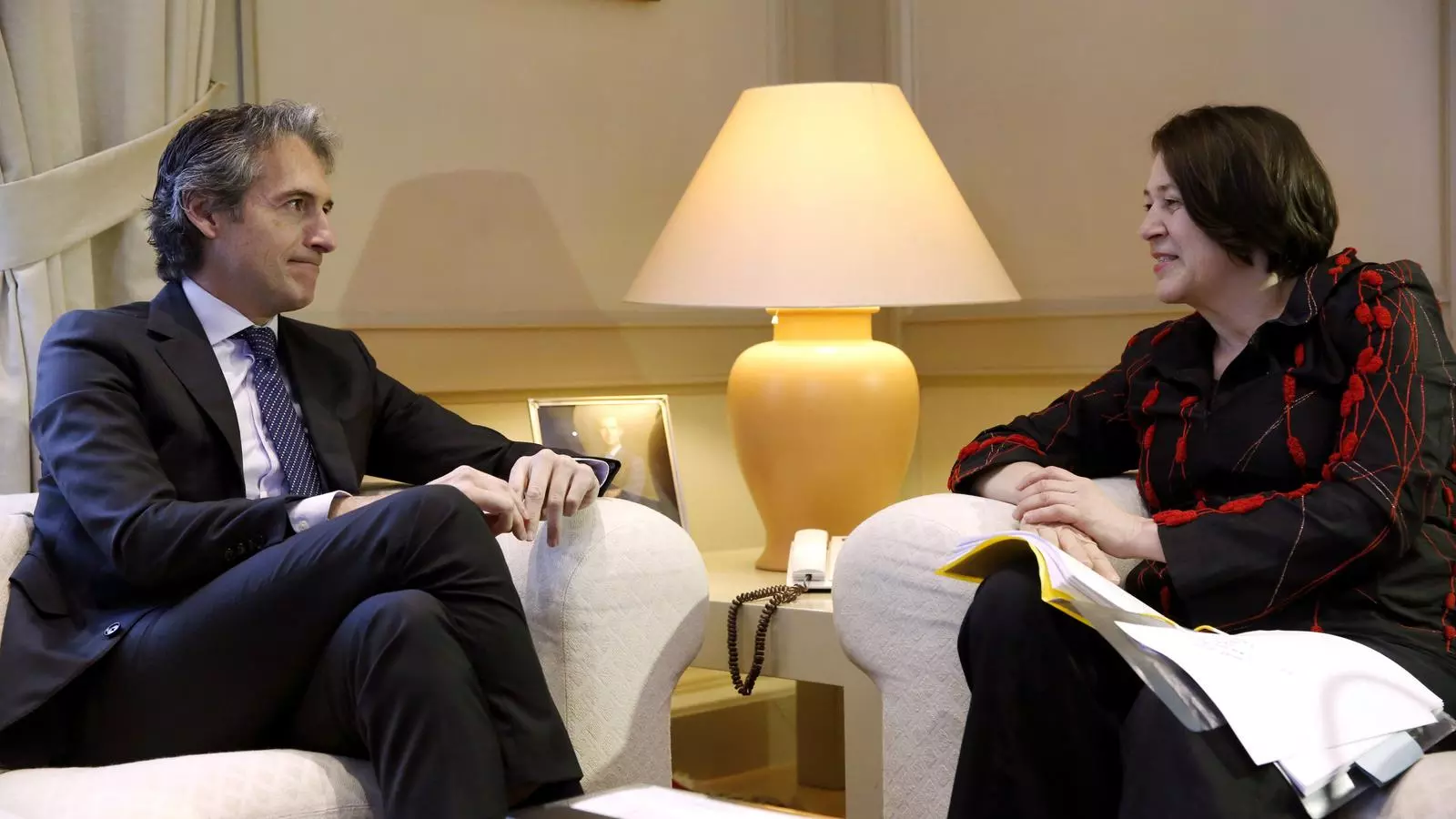 El ministre de Foment, Íñigo de la Serna, i la comissària europea de transport, Violeta Bulc.