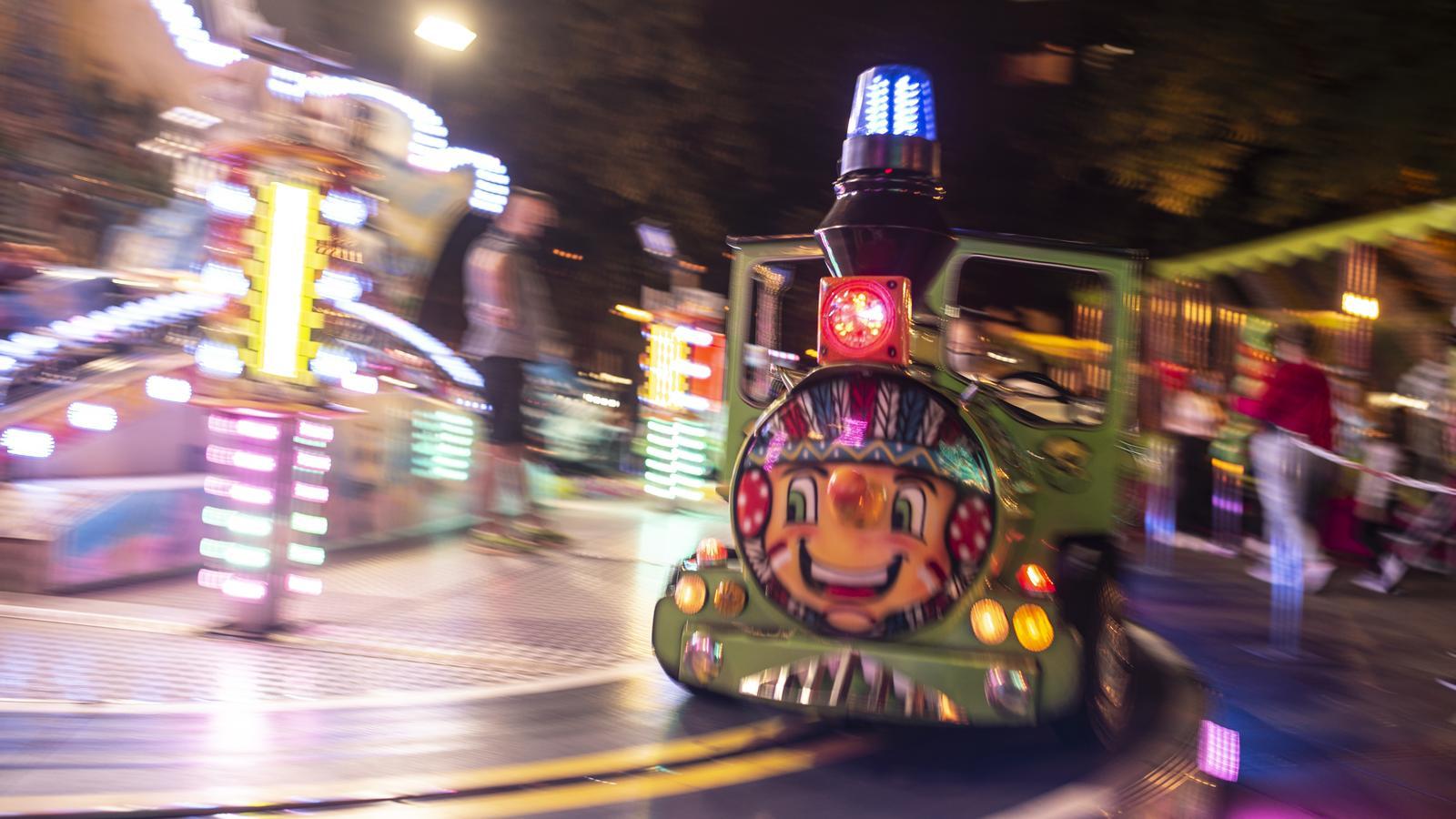 Una atracción de feria en una imagen de archivo.