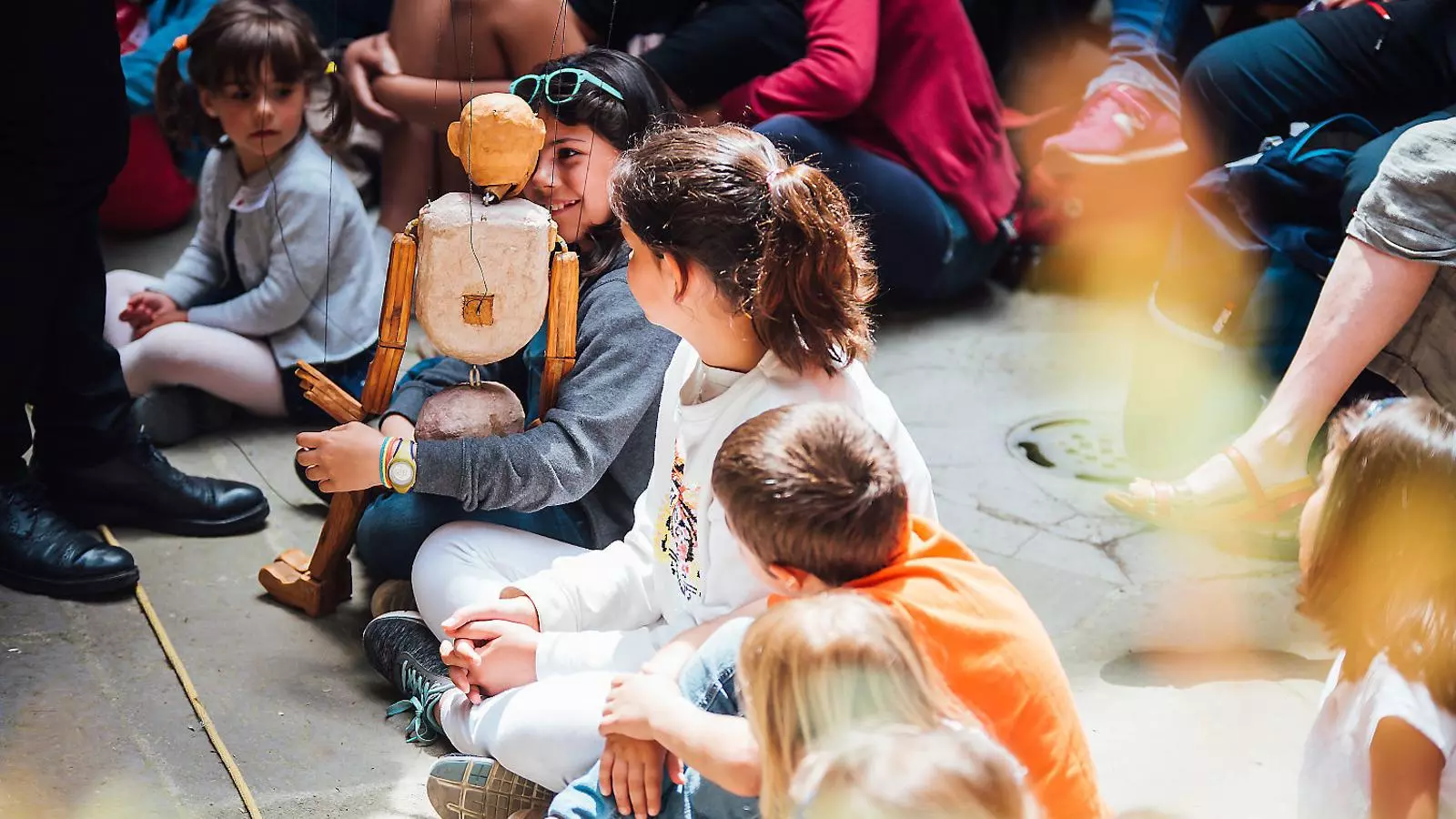 16 valors educatius del teatre Sí, El teatre educa