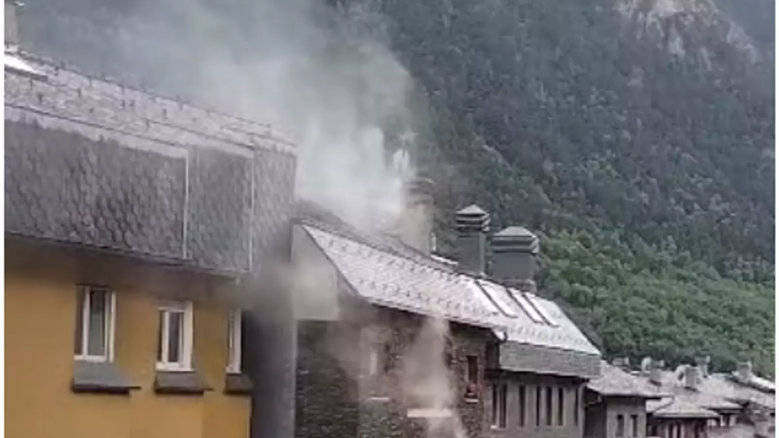 L'incendi a l'avinguda Santa Coloma.
