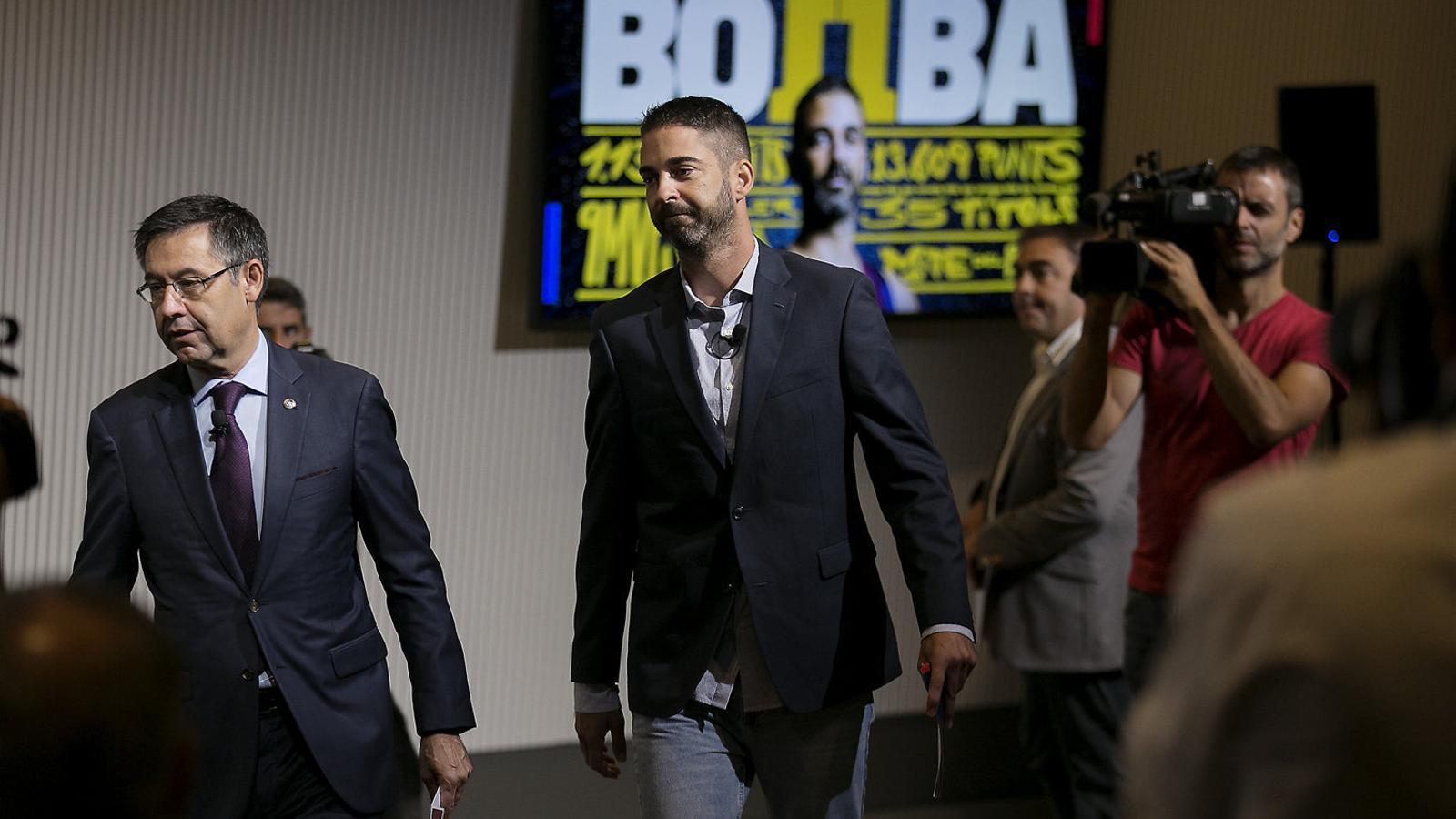 Josep Maria Bartomeu i Joan Carles Navarro arribant a l’Auditori 1899 per l’acte de comiat de l’excapità.