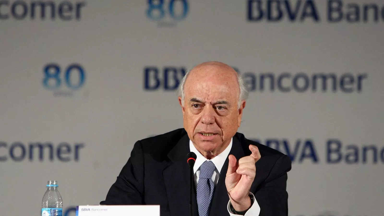 El BBVA, presidit per Francisco González, defensa que s'apugi l'IVA reduït i superreduït.