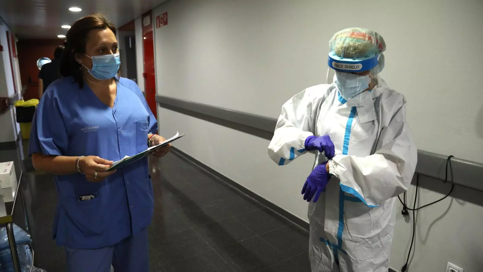 Sanitàries a Son Espases durant la pandèmia.