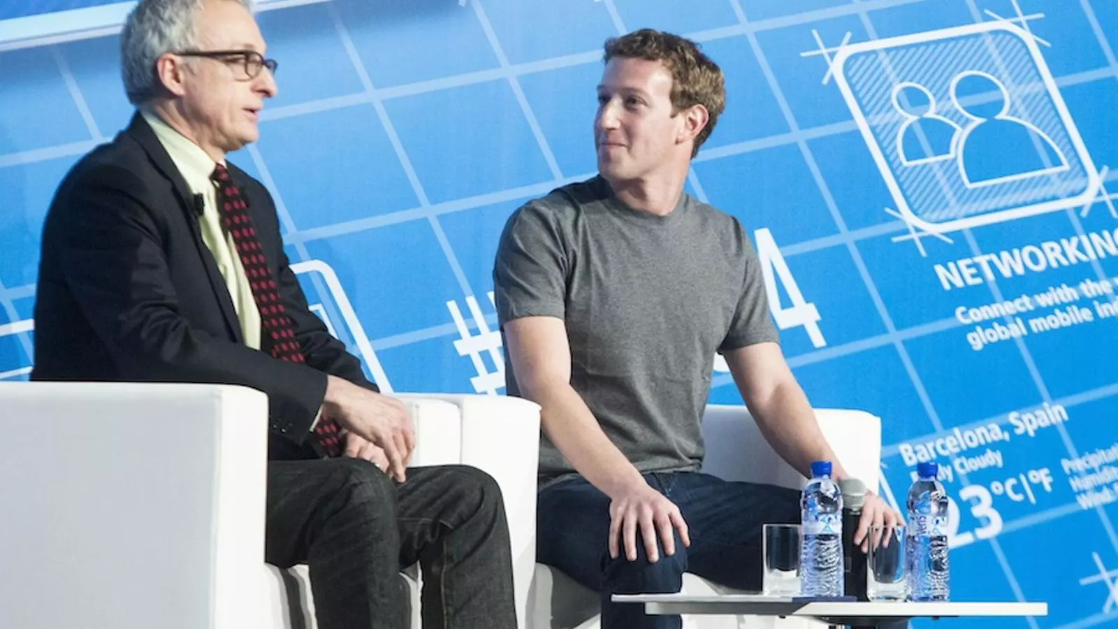 Mark Zuckerberg, durant la conferència que ha pronunciat aquest dilluns al Mobile World Congress / MANOLO GARCIA