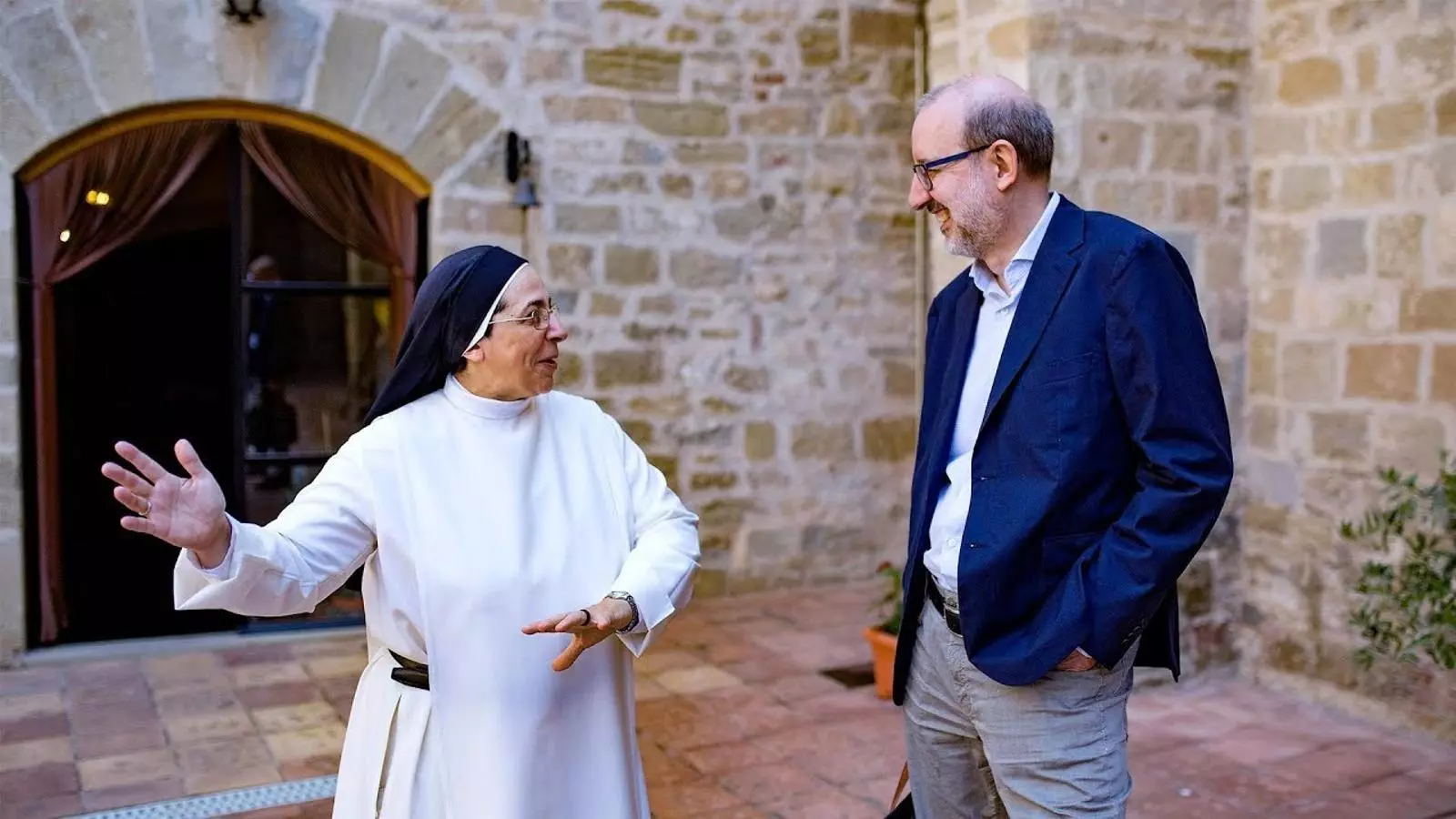 Entrevista d'Antoni Bassas a Sor Lucía Caram