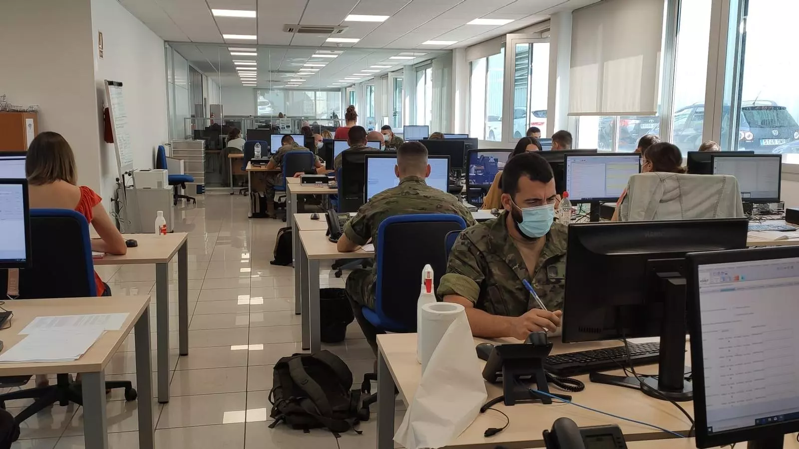 Militars a la central de coordinació Covid-19