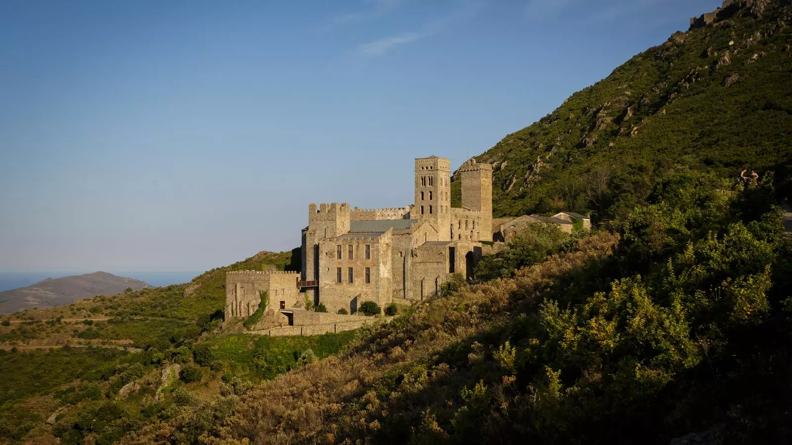 Una vista panoràmica de Sant Pere de Rodes.