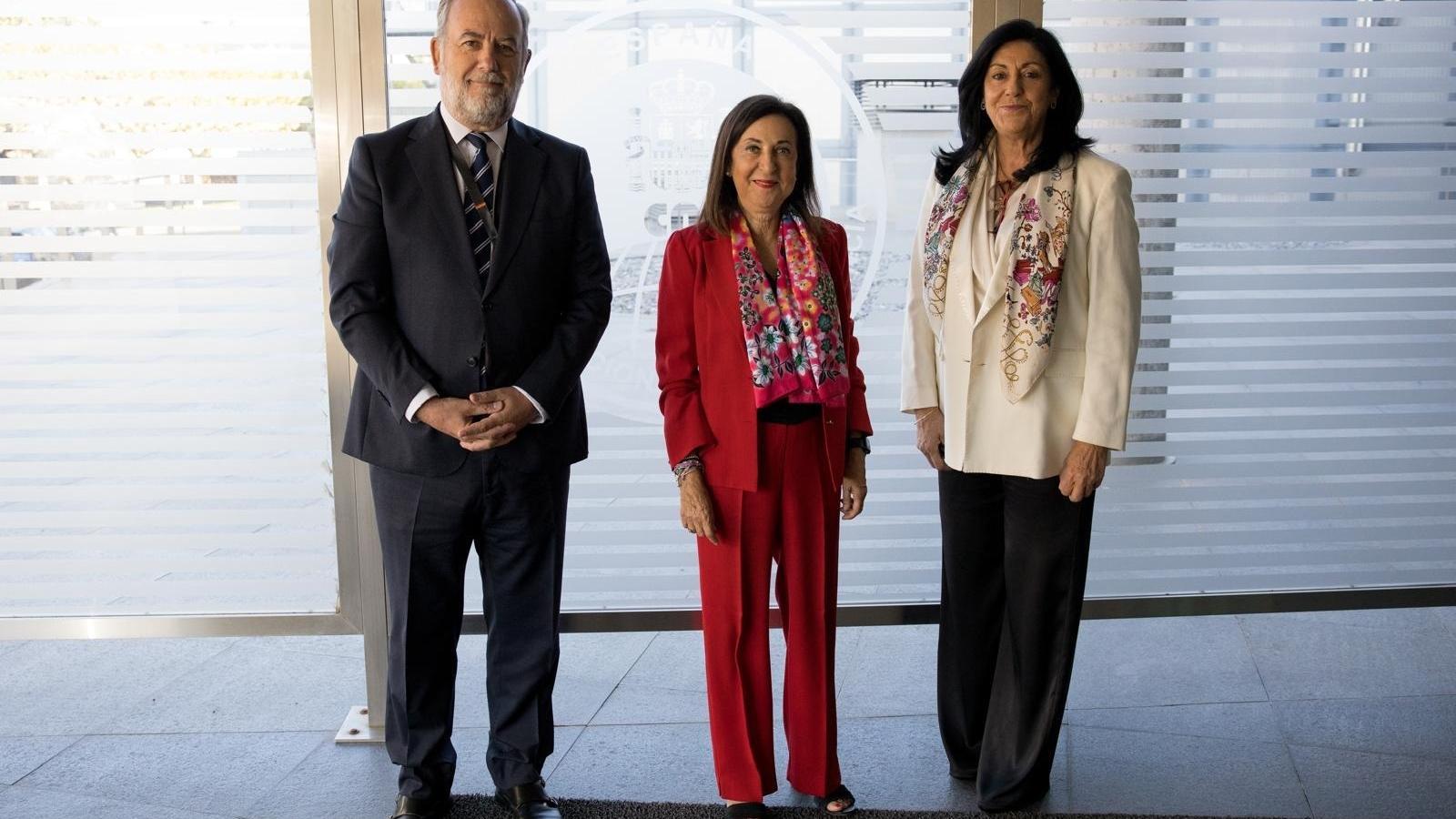 The Minister of Defense, Margarita Robles, with the director of the CNI, Esperanza Casteleiro, and her number two, Luis García Terán