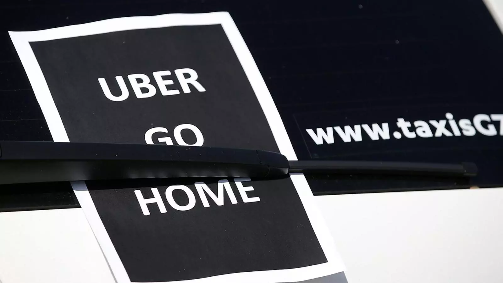 Els nous models econòmics, com Uber, no s’adapten a les lleis laborals que són d’una altra època, i provoquen protestes com la dels taxistes francesos.
