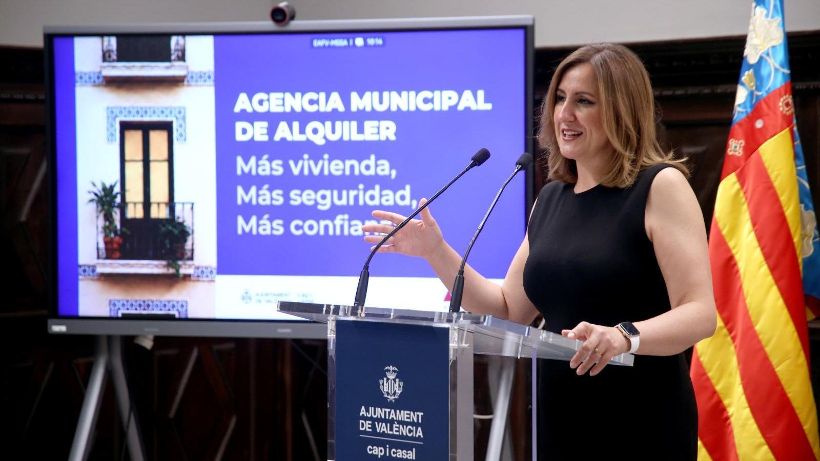 La alcaldesa de València, María José Catalá, durante la presentación de la agencia municipal de alquiler.