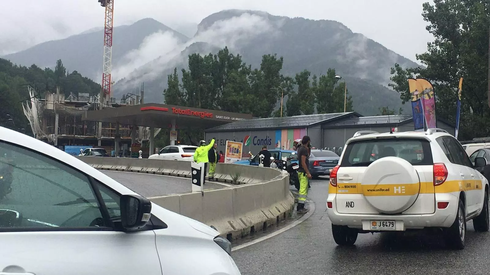 Retencions per l'accident a l'entrada de la Massana.