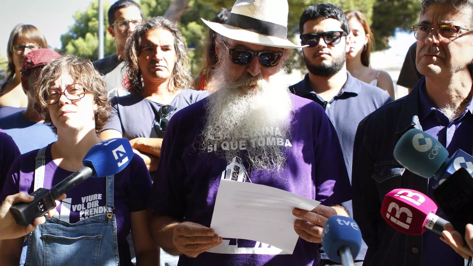 Reguant (esquerra) i Riera (dreta), durant la lectura de manifesta que inicia la campanya de la CUP pel Sí