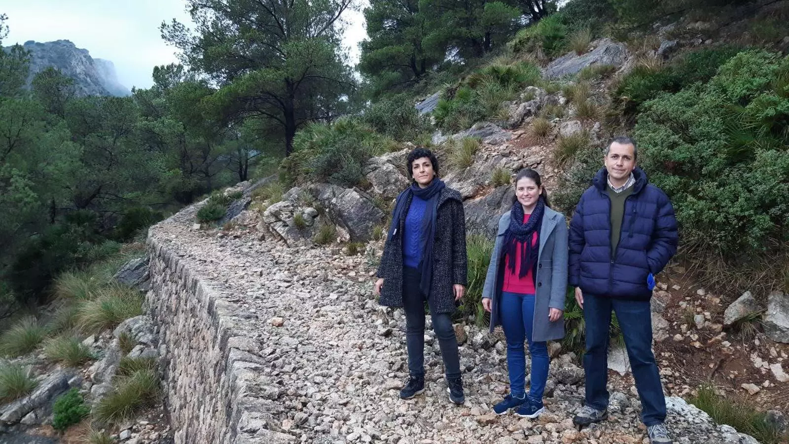 Els representants del Consell de Mallorca durant la visita al camí Vell del Far de Formentor