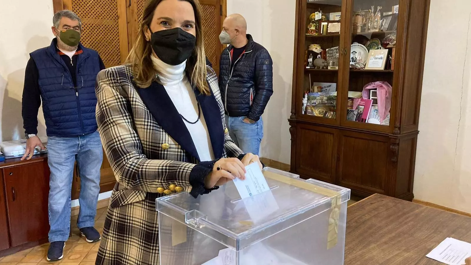 La presidenta del PP illenc, Marga Prohens, en les primàries del partit d'aquest dilluns
