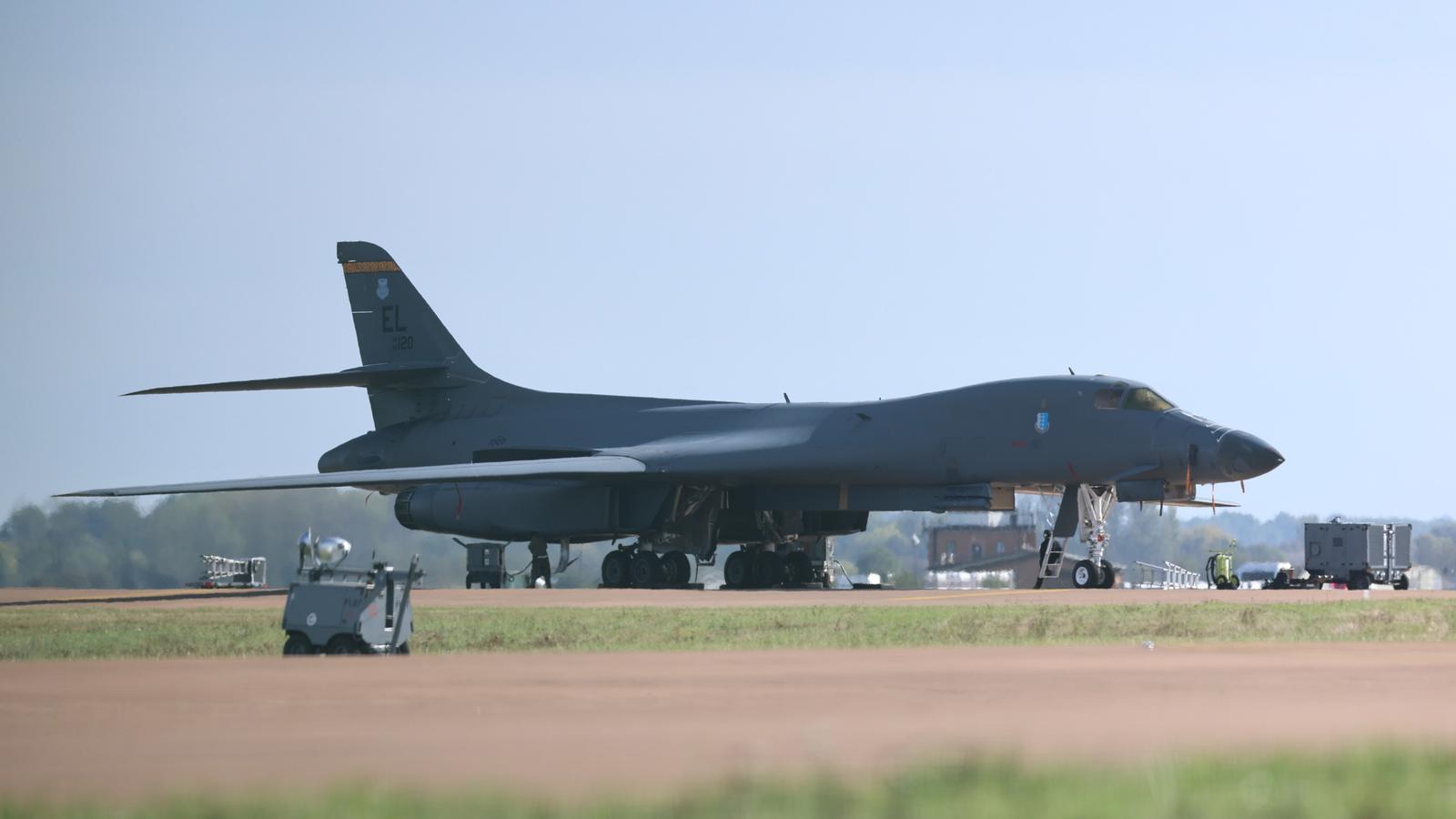 Uno de los bombarderos de los Estados Unidos en la base aérea RAF Fairford, que fueron retirados el pasado domingo.