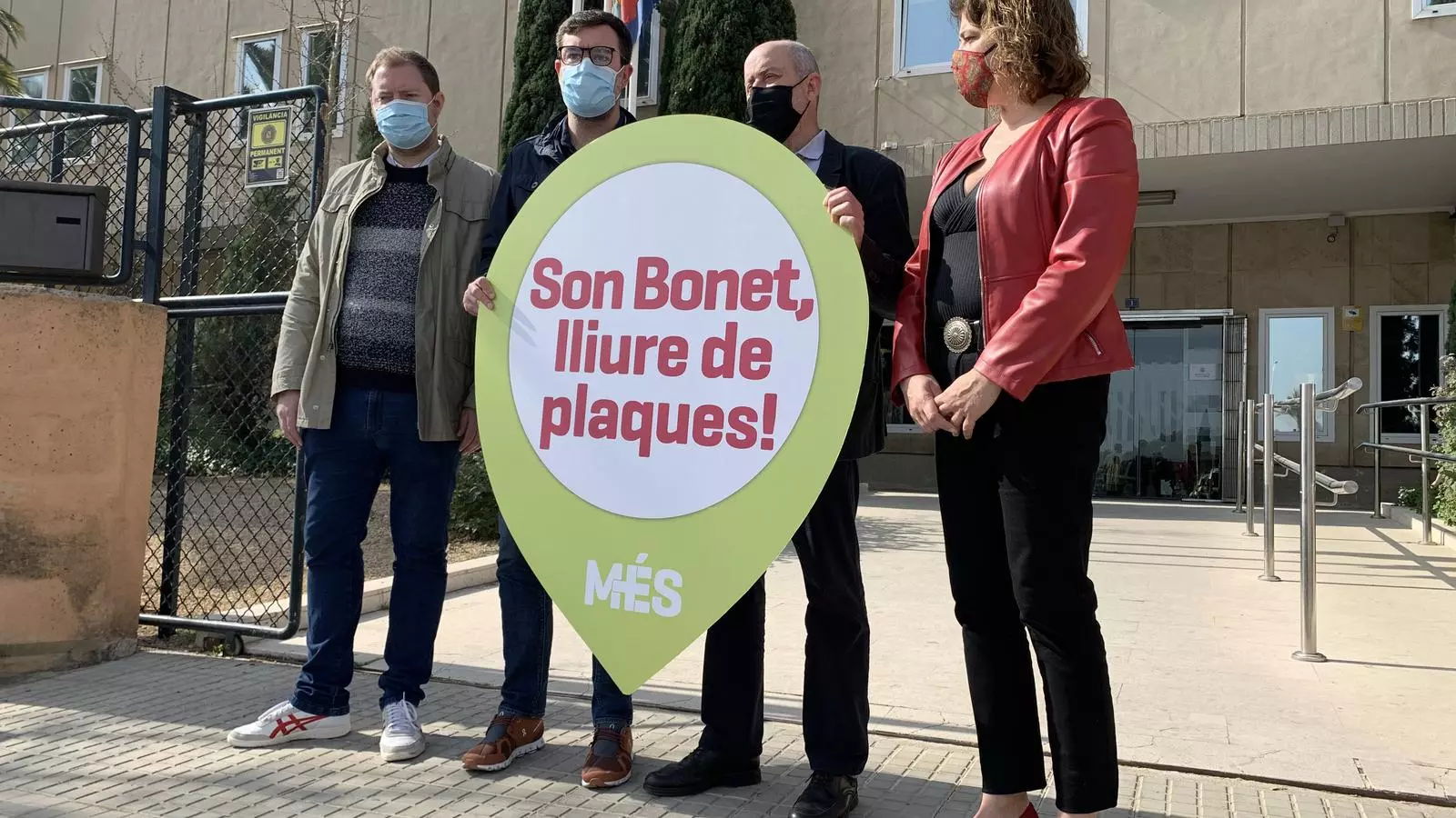 Els representants de MÉS que han registrat les al·legacions al projecte de parc fotovoltaic a la Conselleria de Transició Energètica