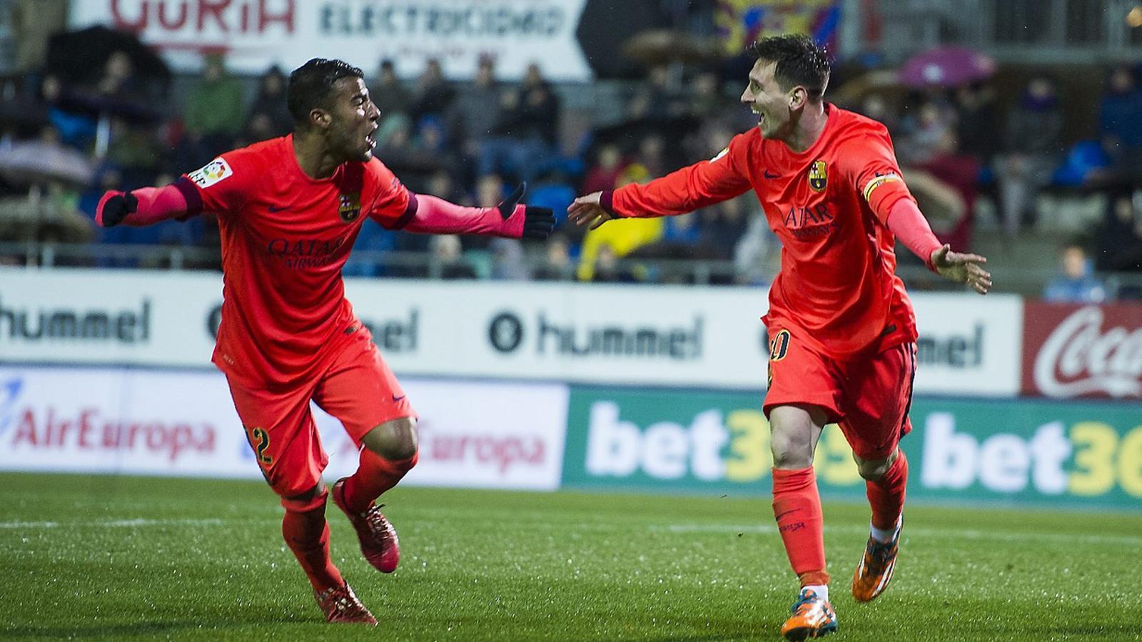 Messi celebrant amb Rafinha el seu gol de cap contra l’Eibar, que va significar el 0-2 definitiu.