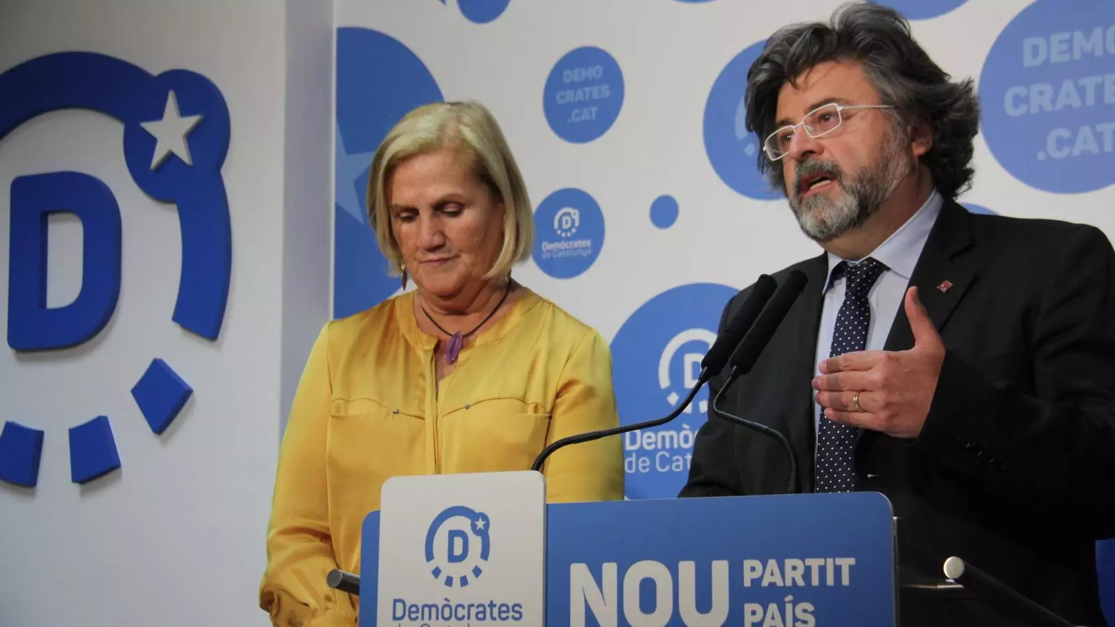 Les cares visibles de Demòcrates de Catalunya, Antoni Castellà i Núria de Gispert, en una roda de premsa a la seu del partit a principis de maig