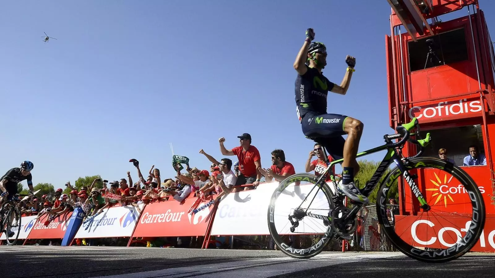 Alejandro Valverde celebra la victòria en la sisena etapa de la Vuelta / JOSÉ JORDAN / AFP PHOTO