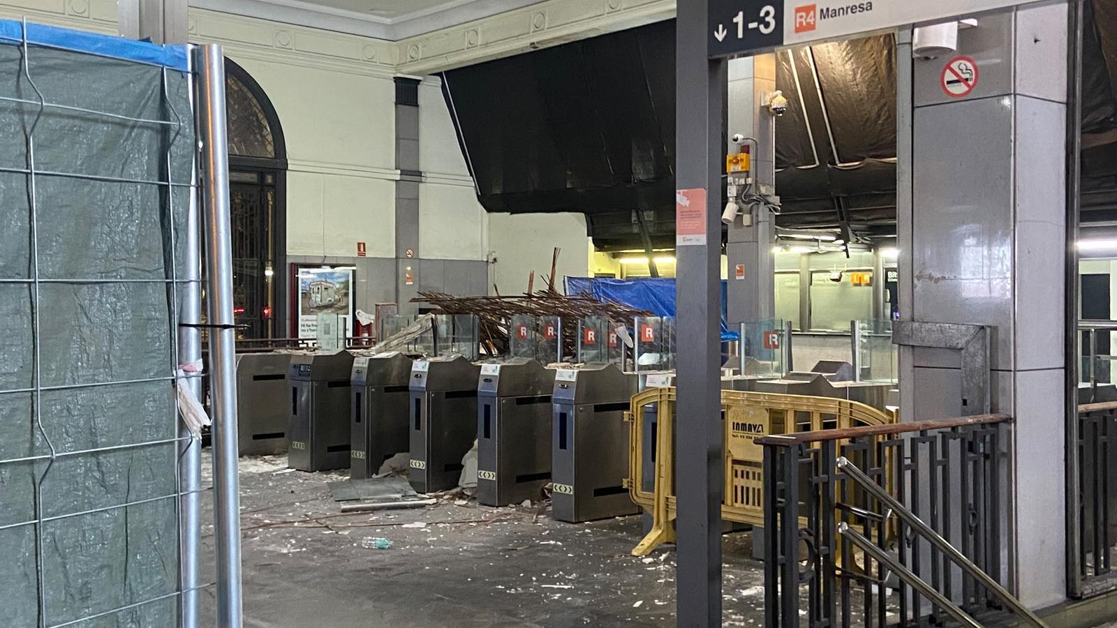 La estación de Cercanías donde ha cedido parte del techo.