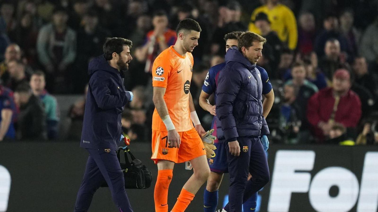 Joan Garcia es sustituido durante el Barça - Newcastle